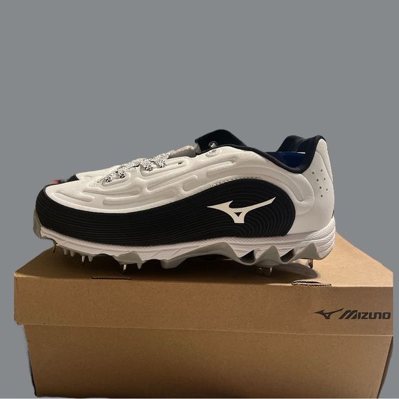 Mizuno Women's 9-Spike Swift 8 Metal Fastpitch Softball Cleats | NEW/NIB 🥎🥎 - Picture 9 of 12